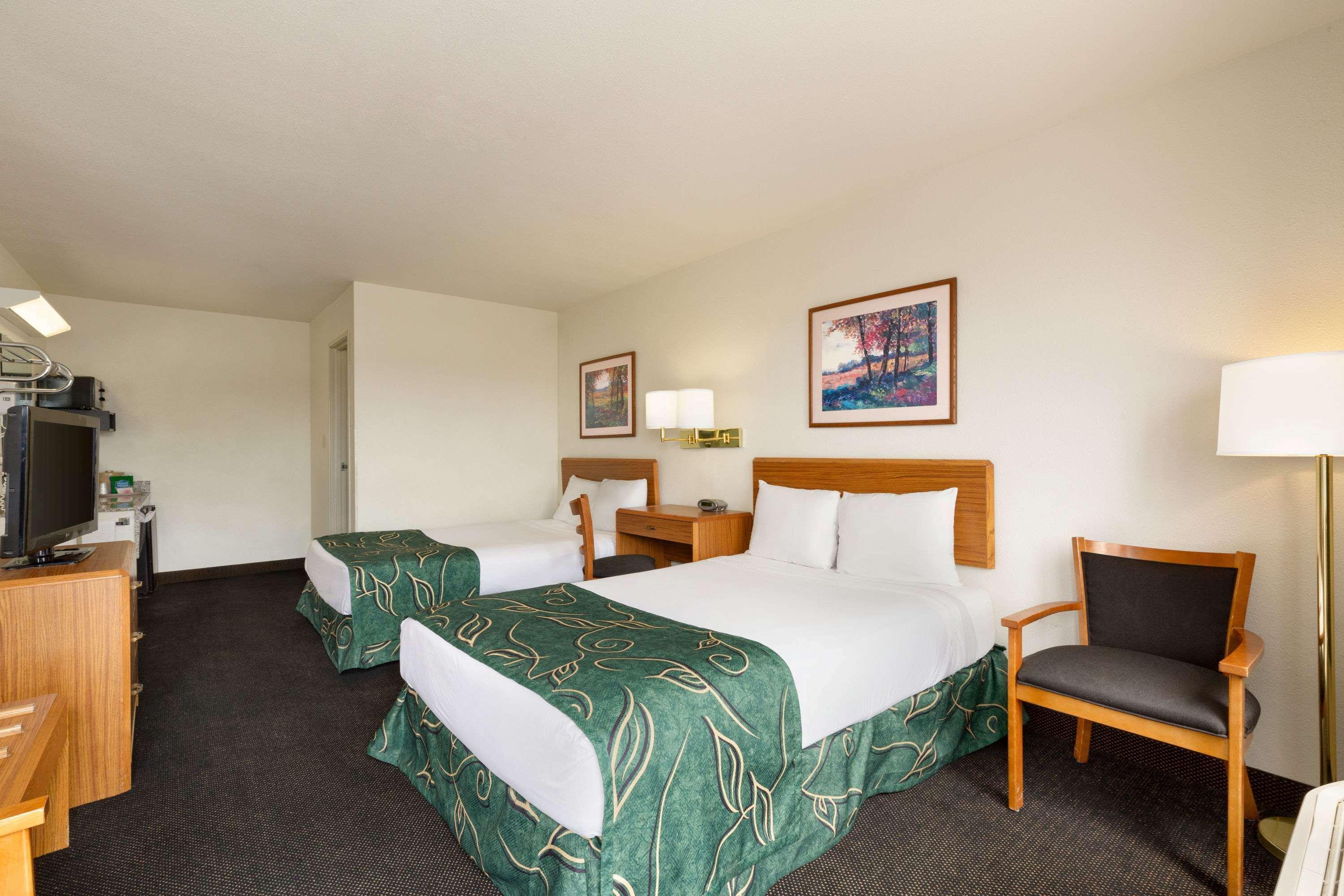Travelodge By Wyndham Sharon Springs Extérieur photo