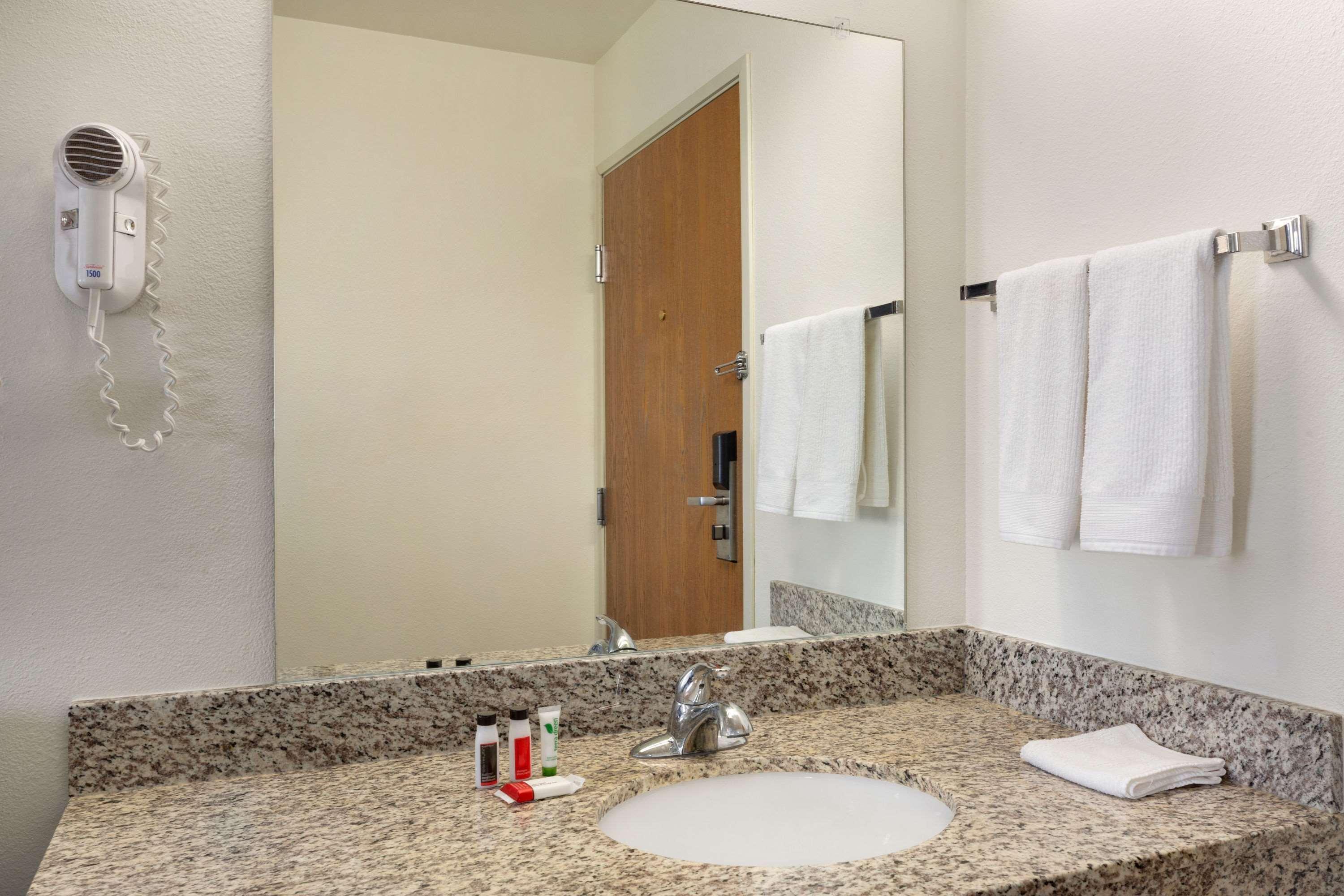 Travelodge By Wyndham Sharon Springs Extérieur photo