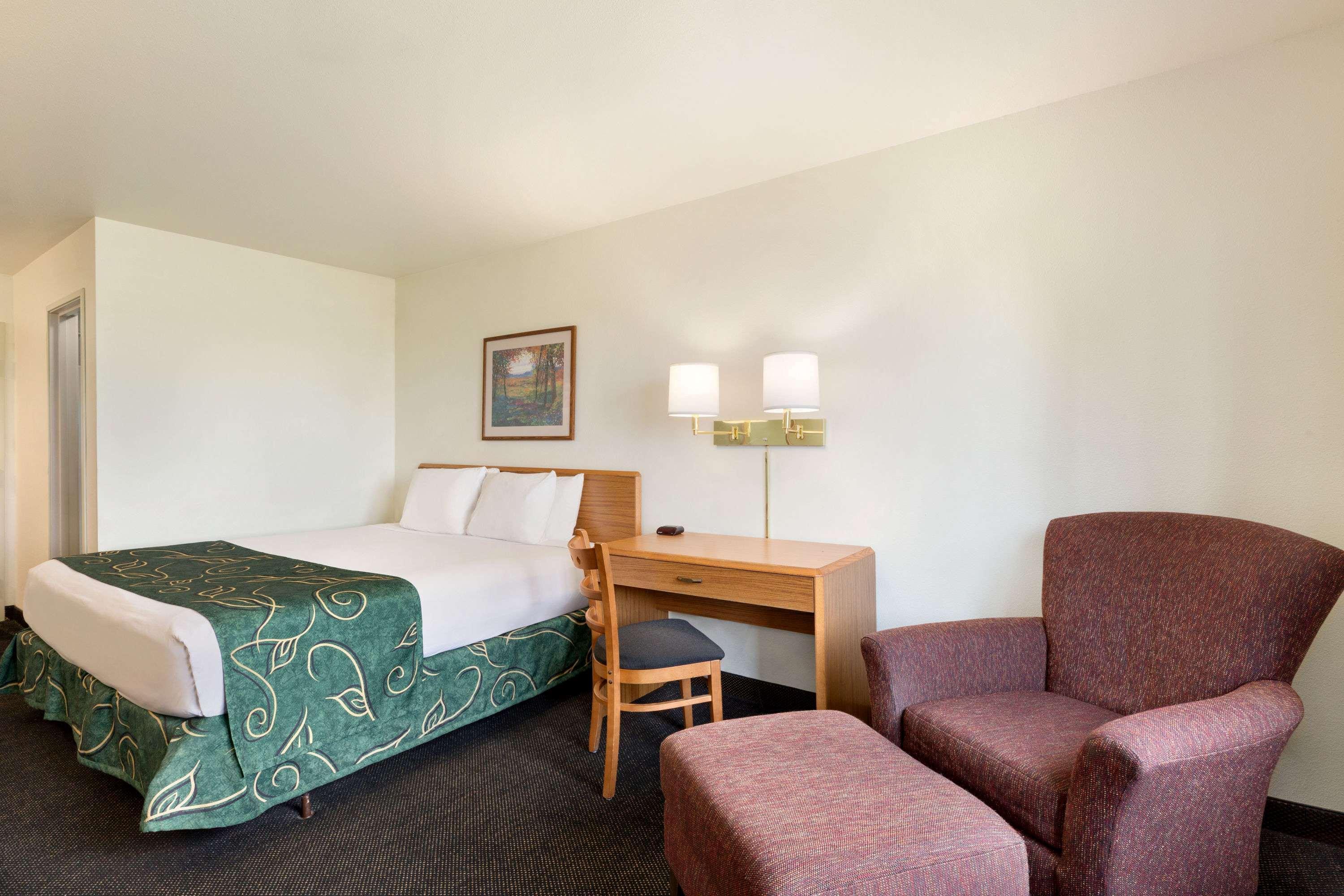 Travelodge By Wyndham Sharon Springs Extérieur photo
